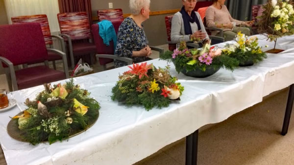 Bloemschikken Paasstuk 15 april 2019