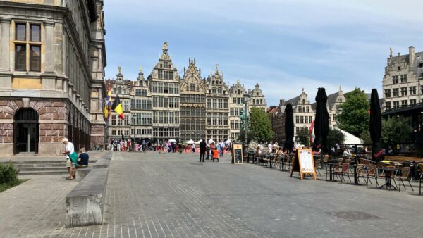 KBO Dagreis Antwerpen op mooie lentedag.