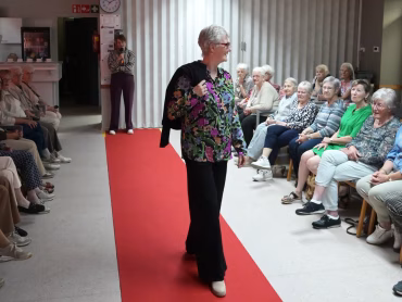 Wintermode op een warme nazomerdag: groot succes voor de modeshow!