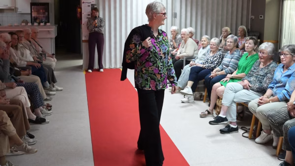 Wintermode op een warme nazomerdag: groot succes voor de modeshow!